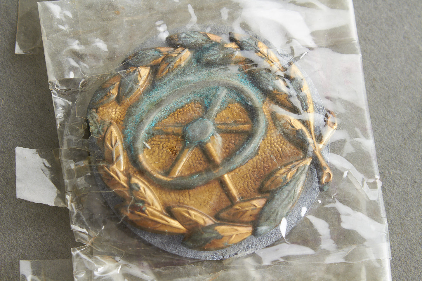 Drivers Badge "Kraftfahrbewährungsabzeichen in Bronze". In LDO Zelluloid Bag. Original.