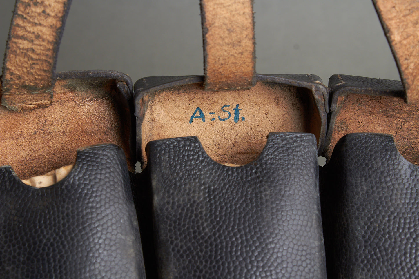 Black K98 Ammunition Pouch. Complete. With R.B.Nr. Original.