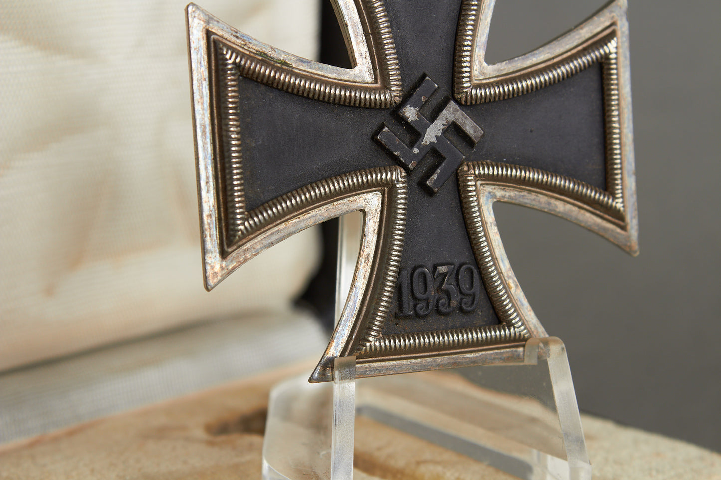 Iron Cross "Eisernes Kreuz" 1. Class in Box. Original.