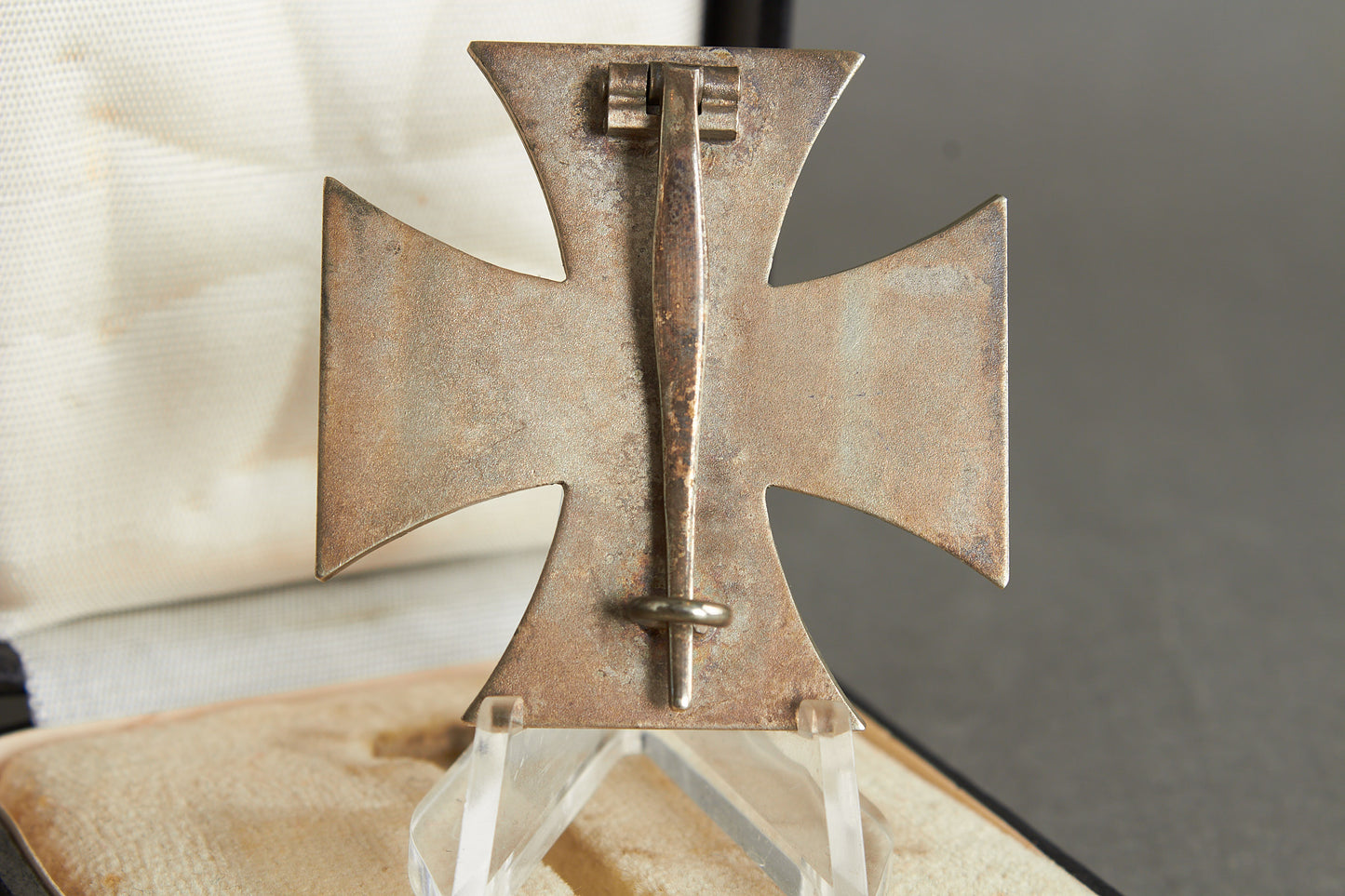 Iron Cross "Eisernes Kreuz" 1. Class in Box. Original.