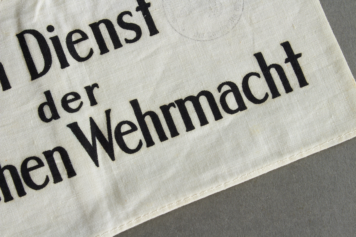 Wehrmacht "Im Dienst der Deutschen Wehrmacht" Armband. Original.