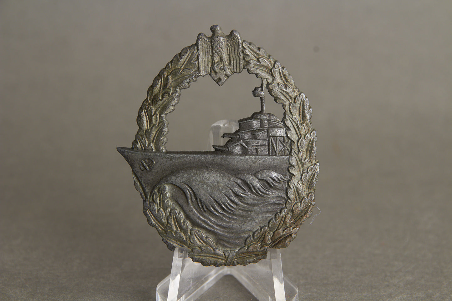 Kriegsmarine "Zerstörer-Kriegsabzeichen". Maker marked "S.H.u.Co". Original.