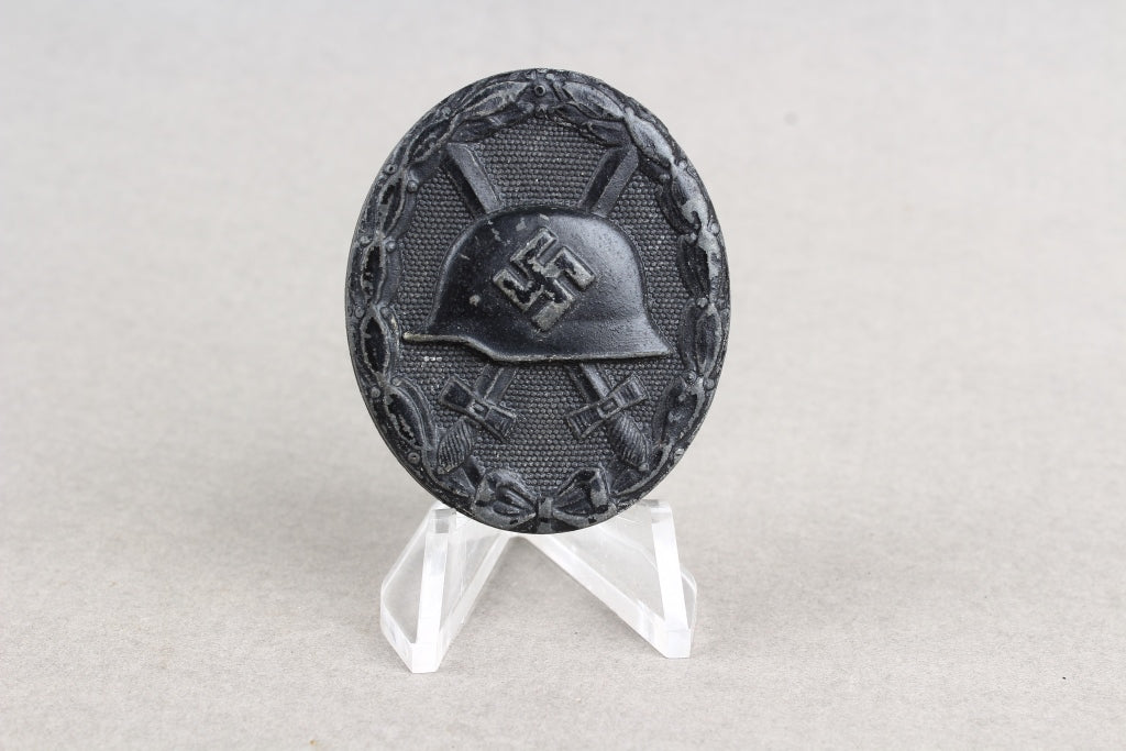 Wound Badge in Black. Maker marked "E.S.R". Original.