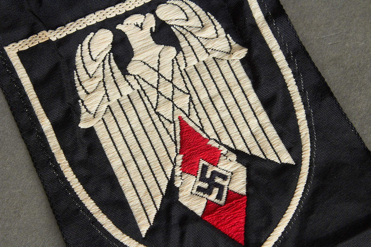 HJ (Hitler Jugend) "Ärmelabzeichen für Gefolgschaftsfahnenträger". Unused. RARE! Original.