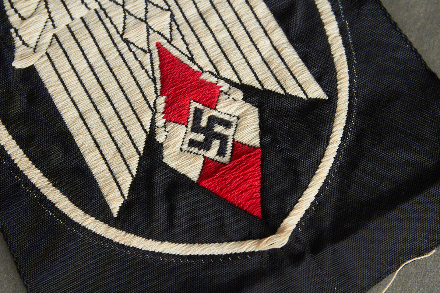 HJ (Hitler Jugend) "Ärmelabzeichen für Gefolgschaftsfahnenträger". Unused. RARE! Original.