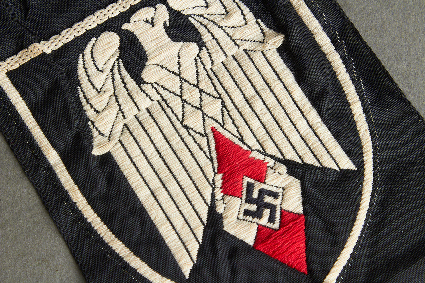 HJ (Hitler Jugend) "Ärmelabzeichen für Gefolgschaftsfahnenträger". Unused. RARE! Original.