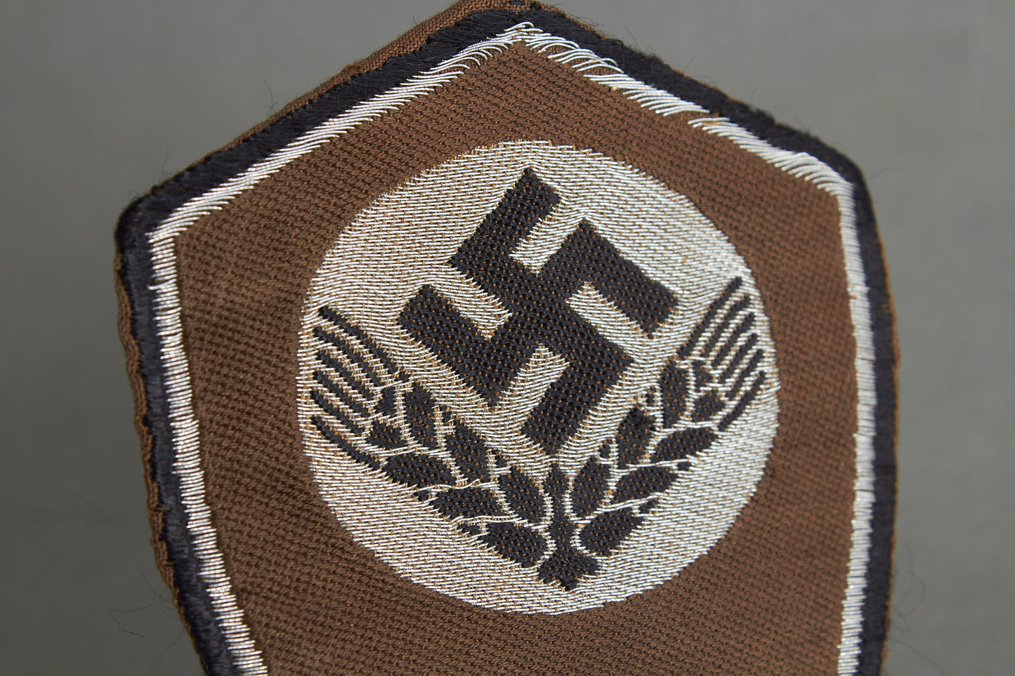 RADwJ (Reichsarbeitsdienst der weiblichen Jugend) "Ärmelschild" Sleeve Shield Insignia. Original.