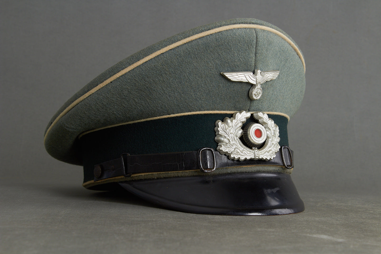 Wehrmacht Infanterie (Mannschaften/Unteroffiziere) Visor Cap. Original.