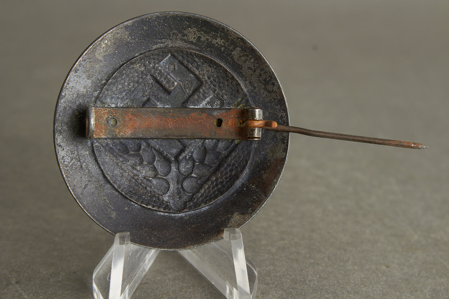 RADwJ (Reichsarbeitsdienst der weiblichen Jugend) "Arbeitsmaid" Brosche. Original.