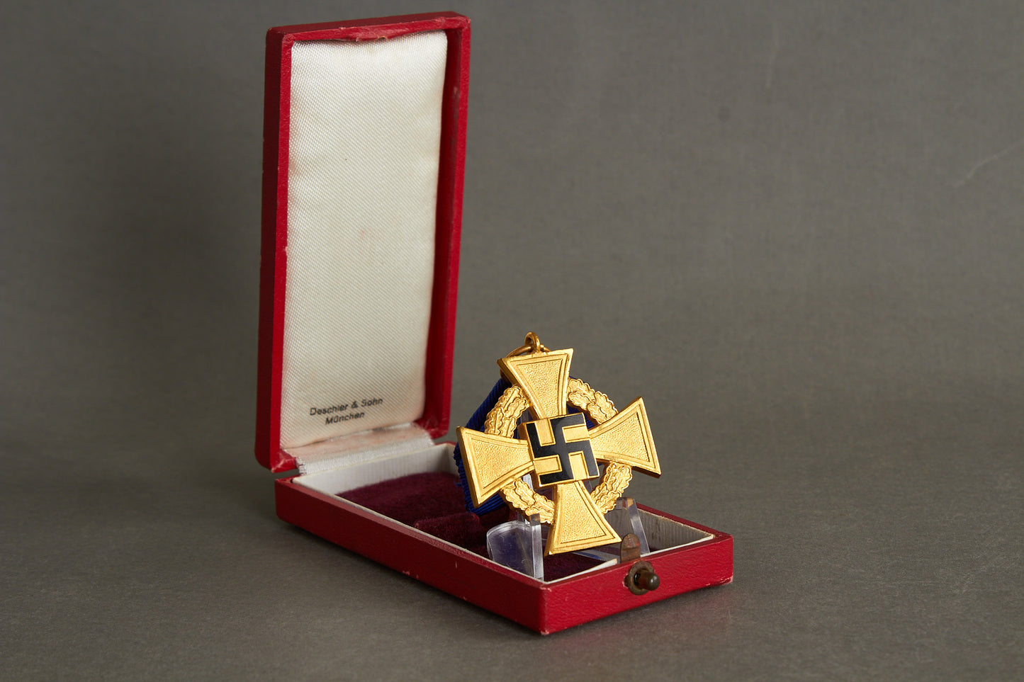"Treudienst-Ehrenzeichen" 40 Year Service. In box. Original.