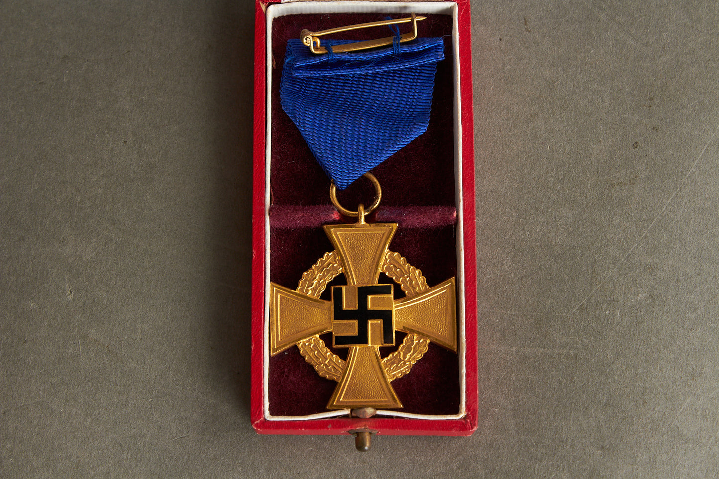"Treudienst-Ehrenzeichen" 40 Year Service. In box. Original.