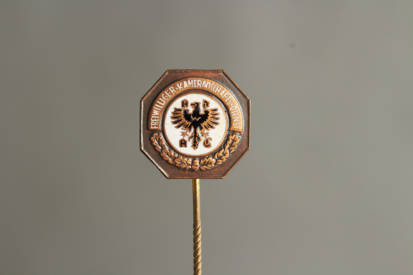 ADAC (Allgemeiner Deutscher Automobil-Club) "Freiwilliger Kameradschaftsdienst" Member pin. Original.