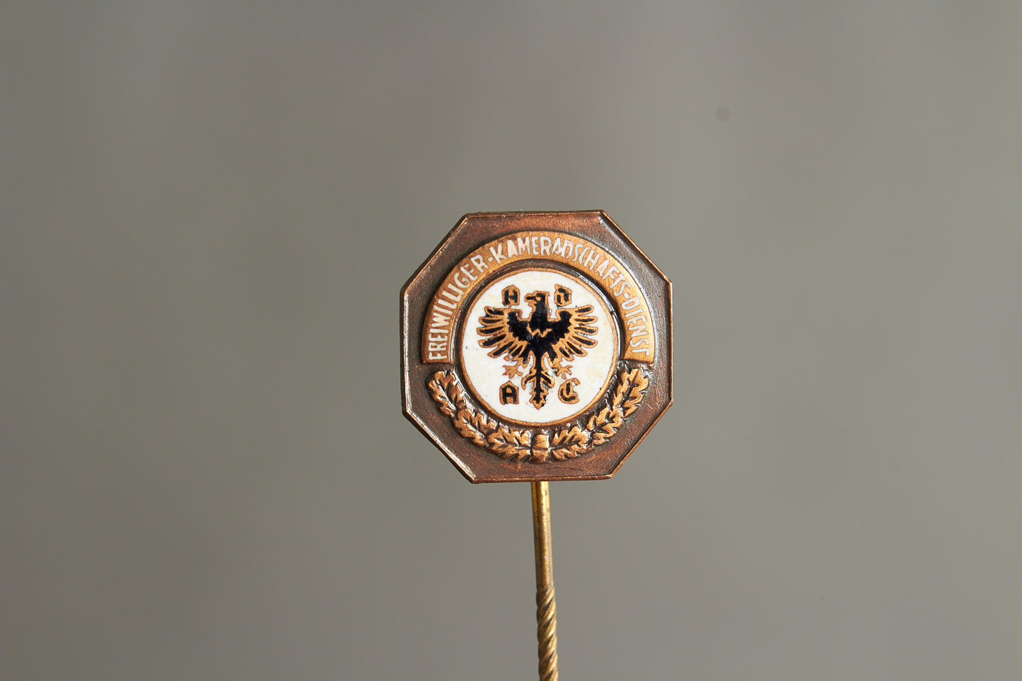 ADAC (Allgemeiner Deutscher Automobil-Club) "Freiwilliger Kameradschaftsdienst" Member pin. Original.
