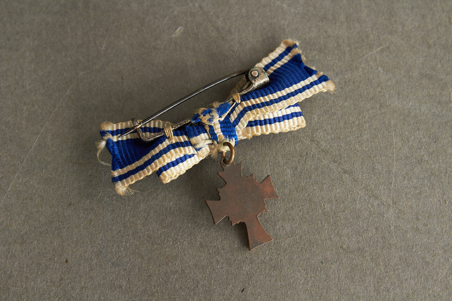 Miniature "Ehrenkreuz der Deutschen Mutter" in Bronze. Original.