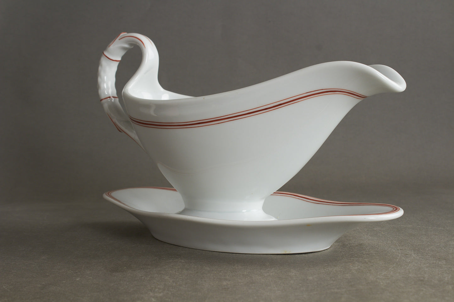 Large Kriegsmarine "Gravy Boat" in white porcelain. Hard to find. Original.