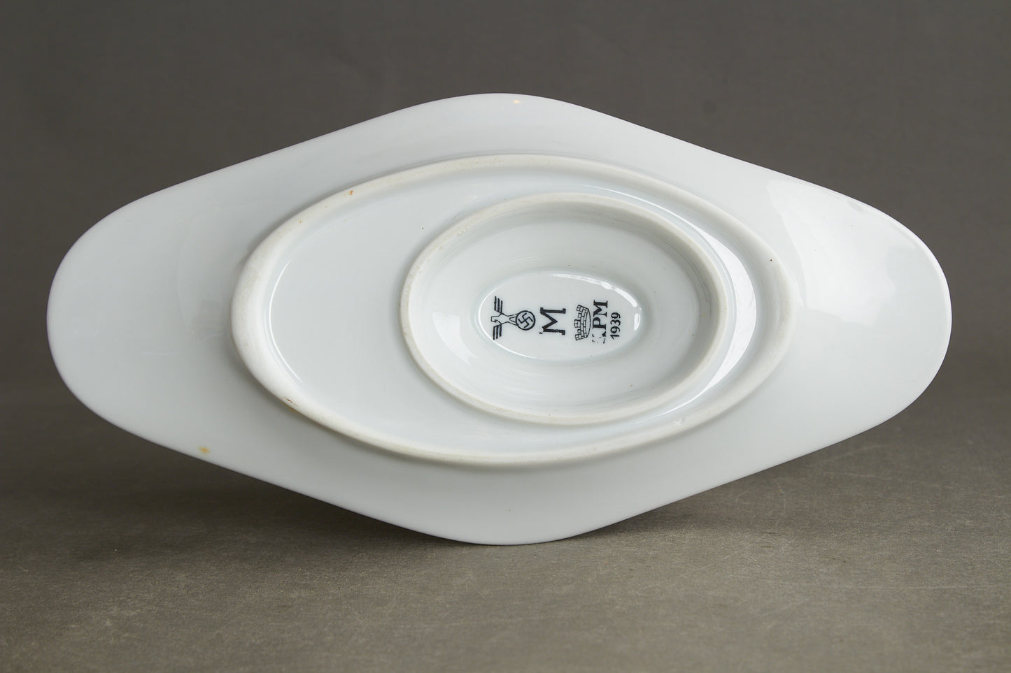 Large Kriegsmarine "Gravy Boat" in white porcelain. Hard to find. Original.