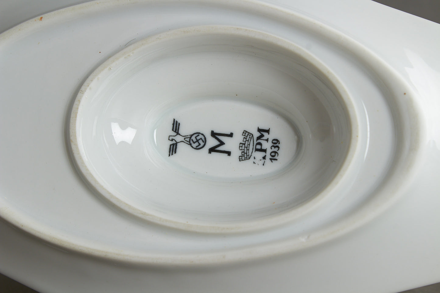 Large Kriegsmarine "Gravy Boat" in white porcelain. Hard to find. Original.