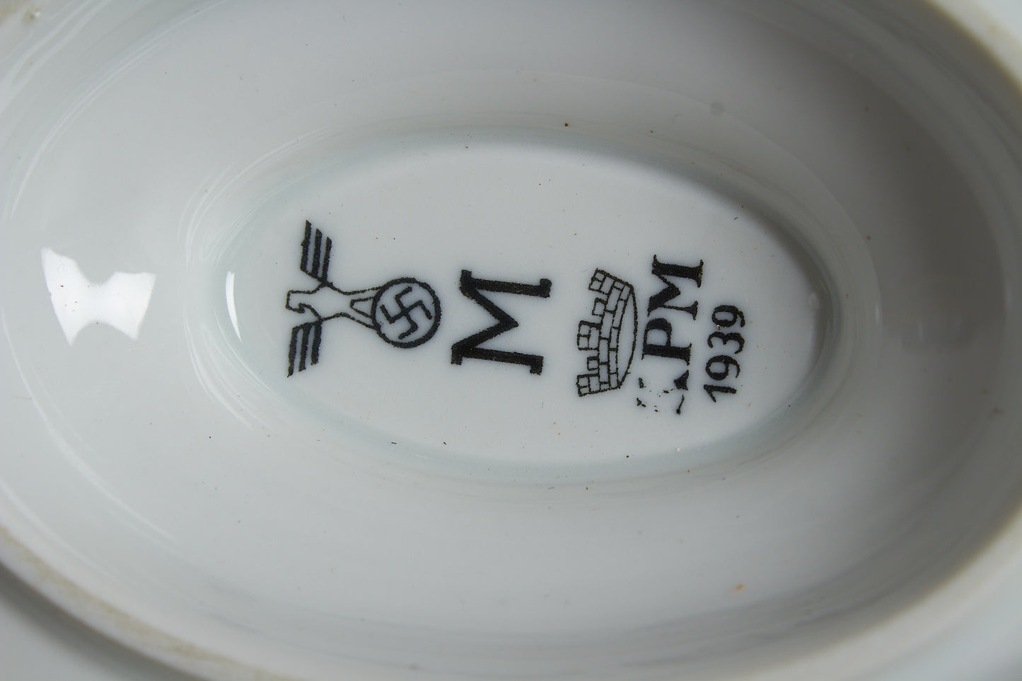 Large Kriegsmarine "Gravy Boat" in white porcelain. Hard to find. Original.