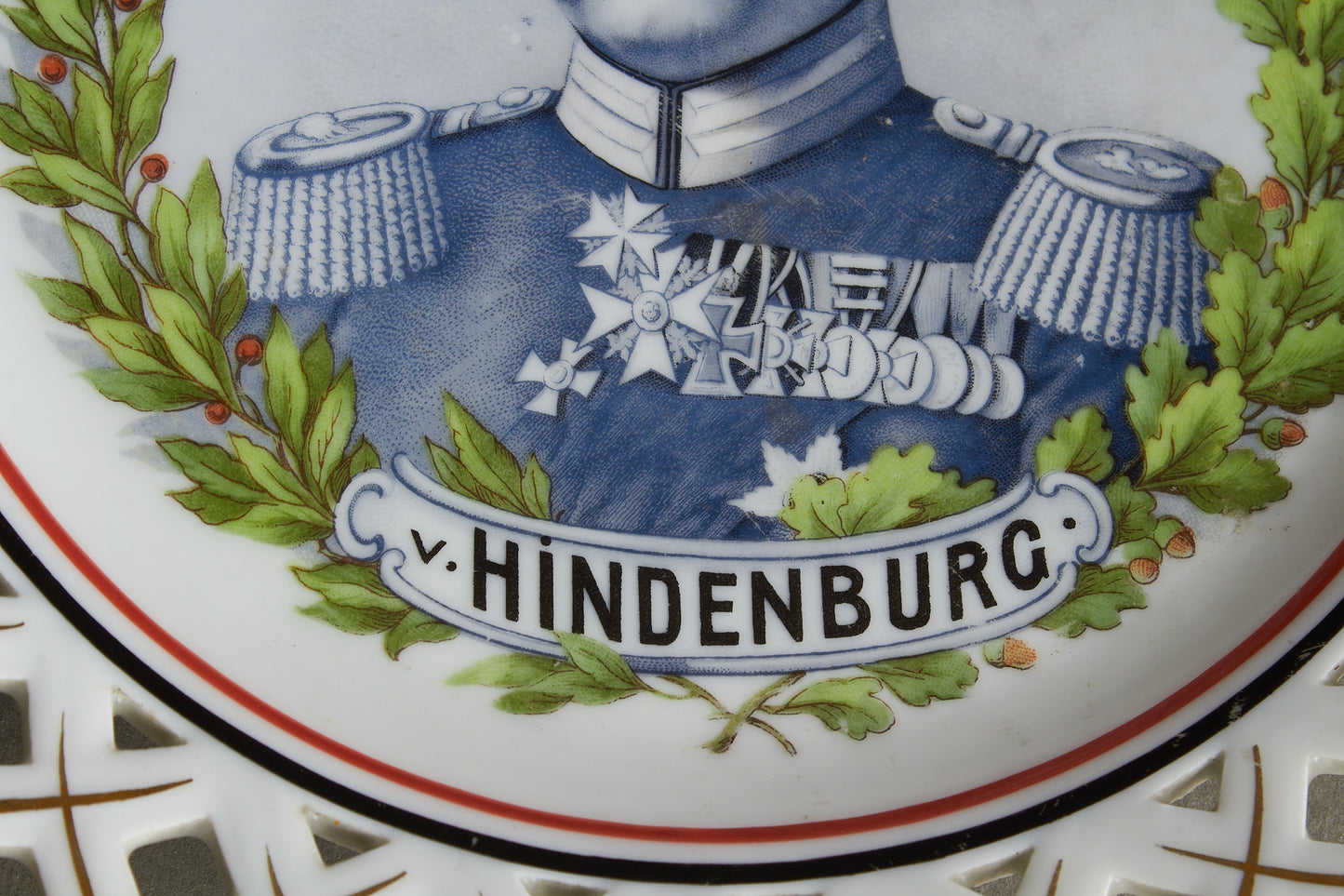 Von Hindenburg "Patriotischer Teller" Commemorative Plate. Bright colors and no damages. Original.