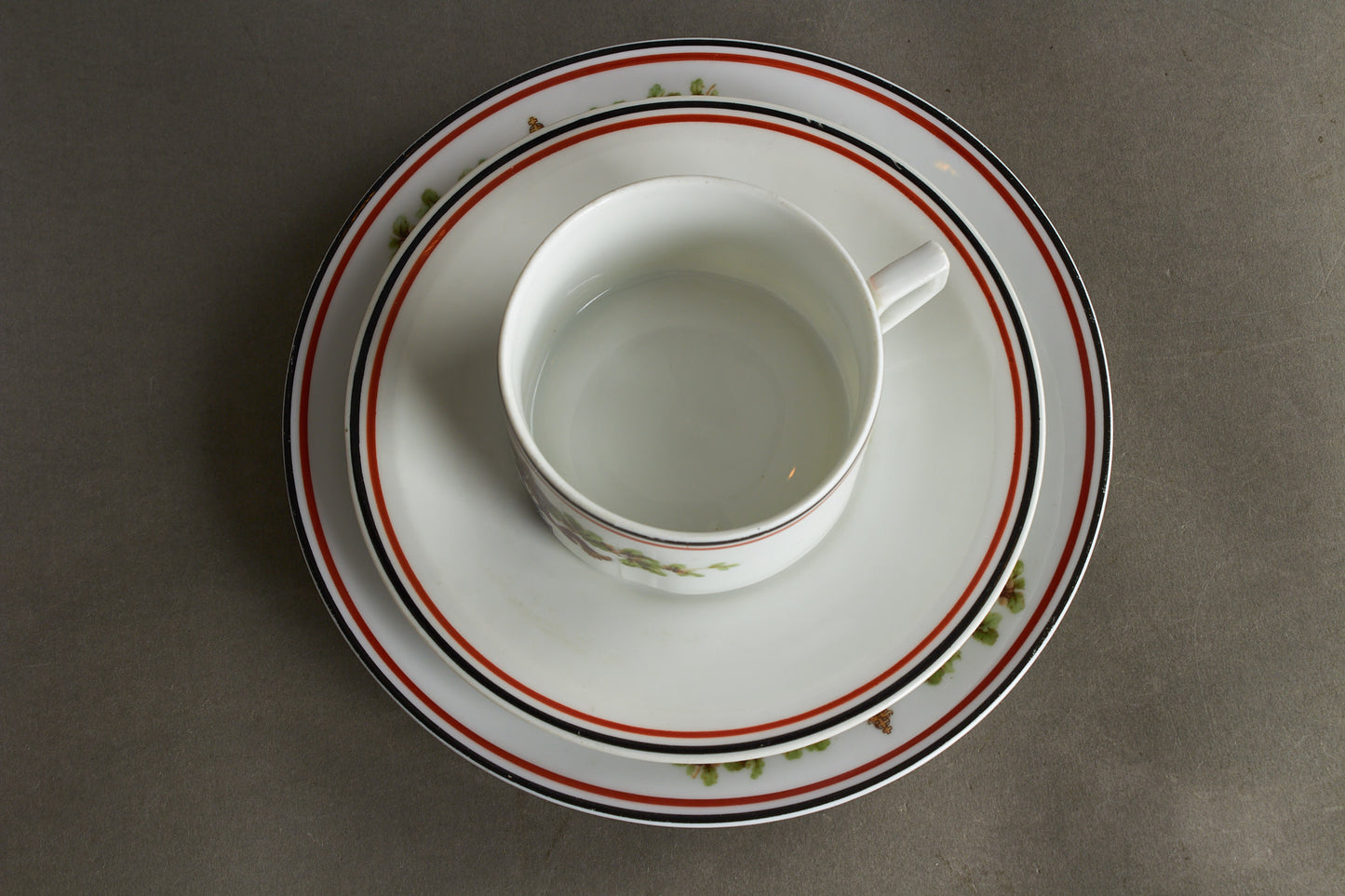 Matching set of "Patriotische Kaffeetasse & Teller" Commemorative Coffee Cup and Plate. Bright colors and no damages. Original.