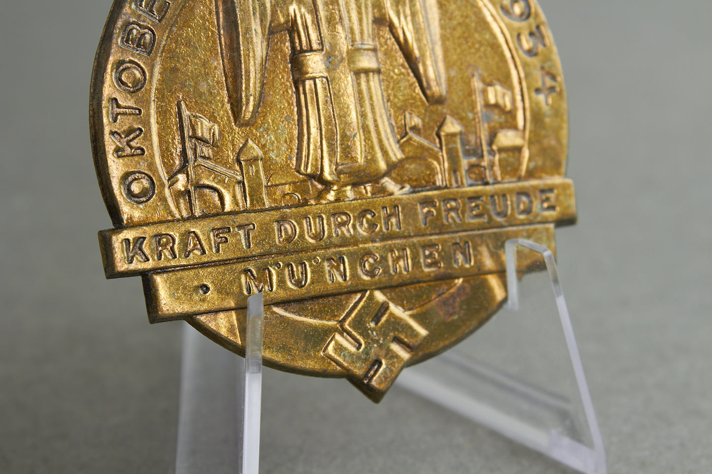 Kraft durch Freude (KdF) "Oktoberfest 1934 München" Tinnie. Original.