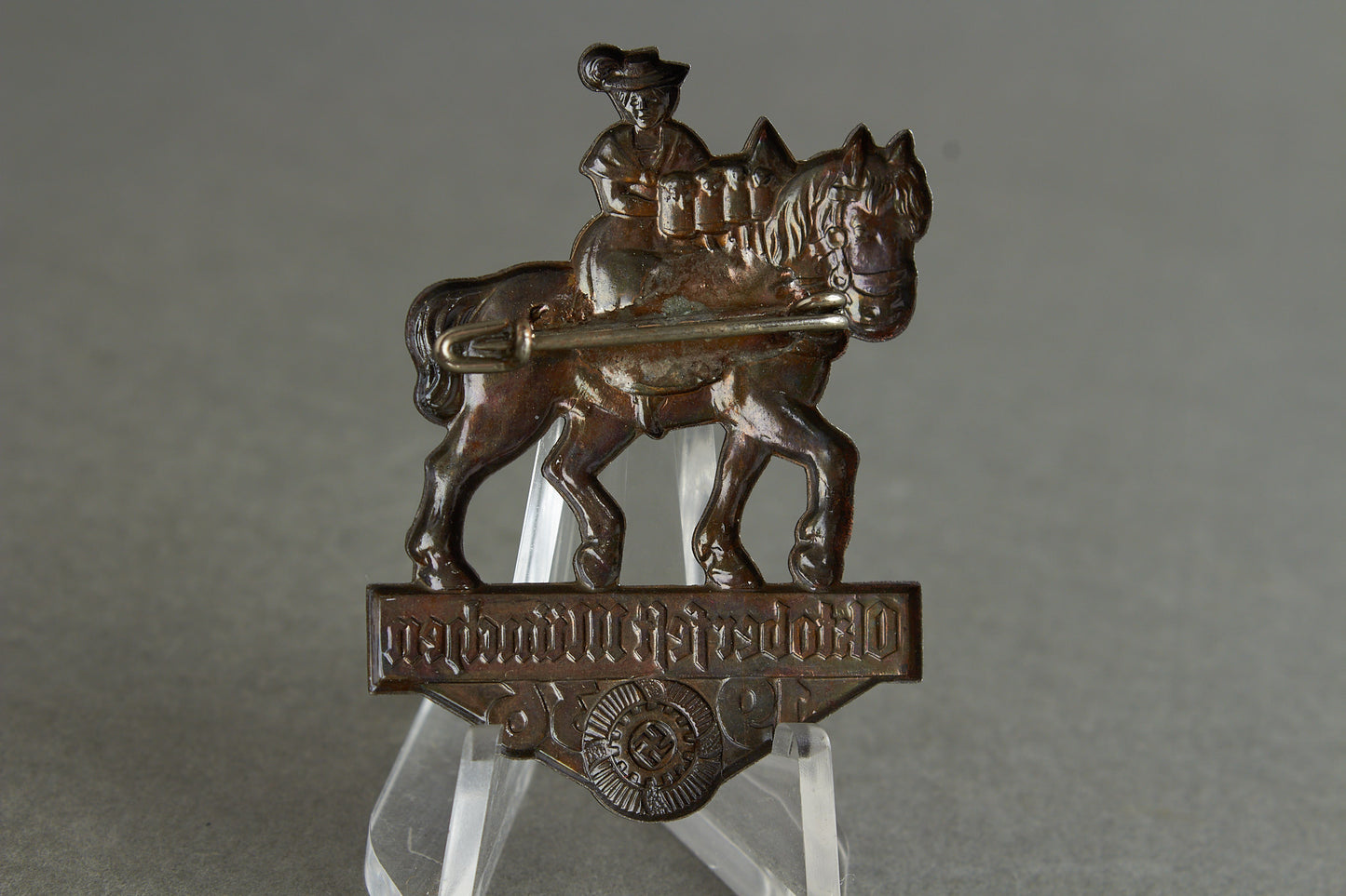 Kraft durch Freude (KdF) "Oktoberfest München 1936" Tinnie. Original.