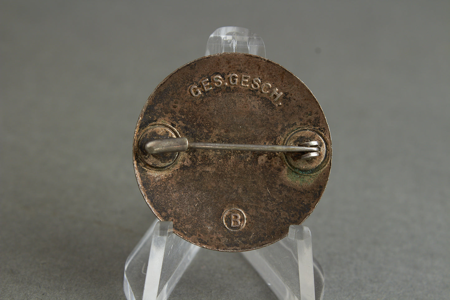 DRK (Deutsches Rotes Kreuz) "Helferin" Broach/Badge. Original.