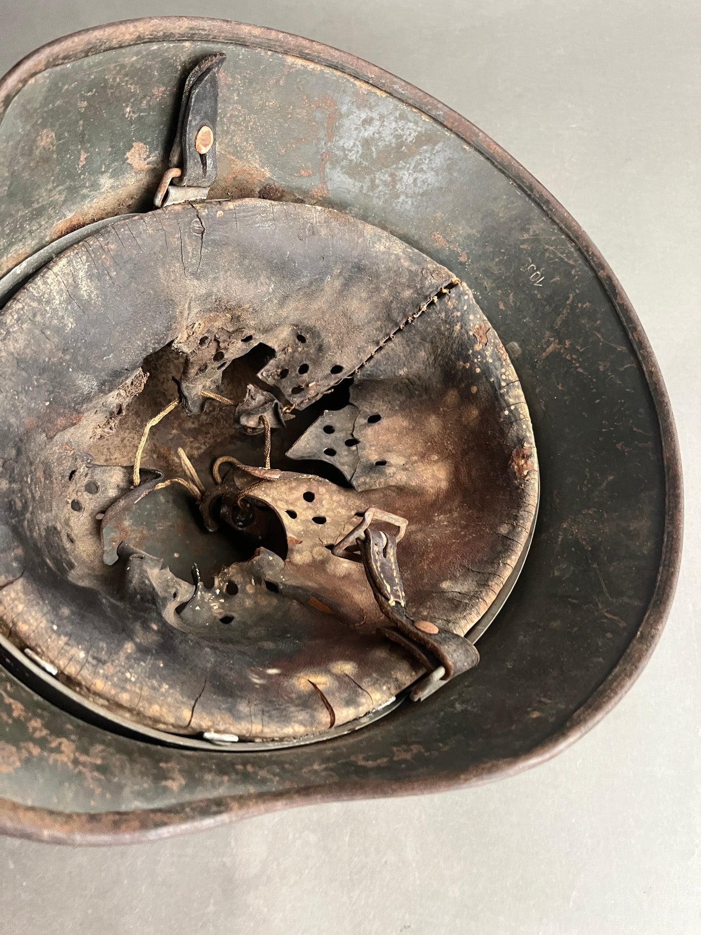 Wehrmacht M40 Helmet. Single Decal. Original.