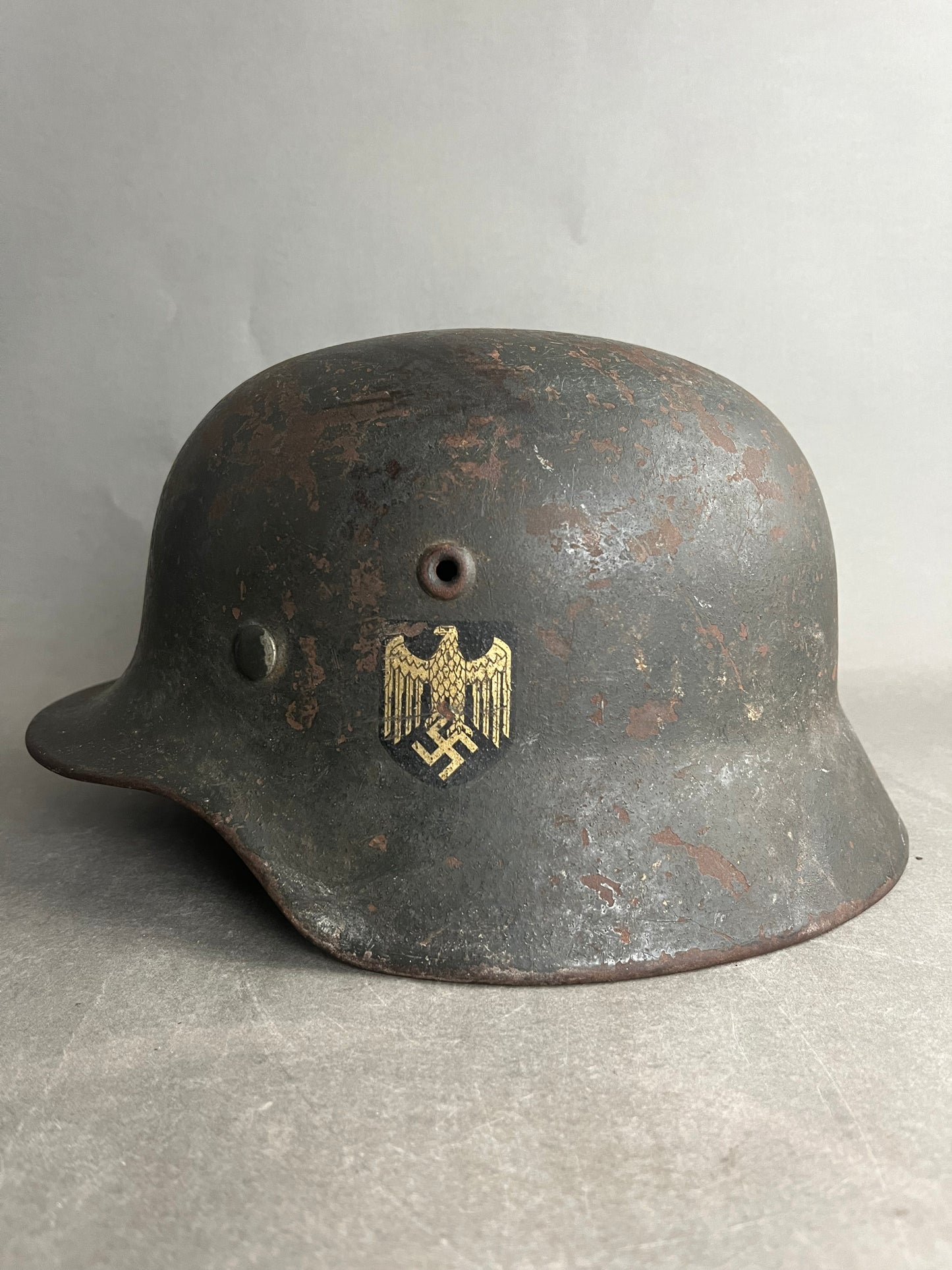 Wehrmacht M40 Helmet. Single Decal. Original.