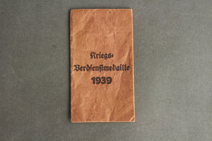 "Kriegsverdienstmedaille 1939" Envelope. Maker marked "Friedrich Orth". Original.
