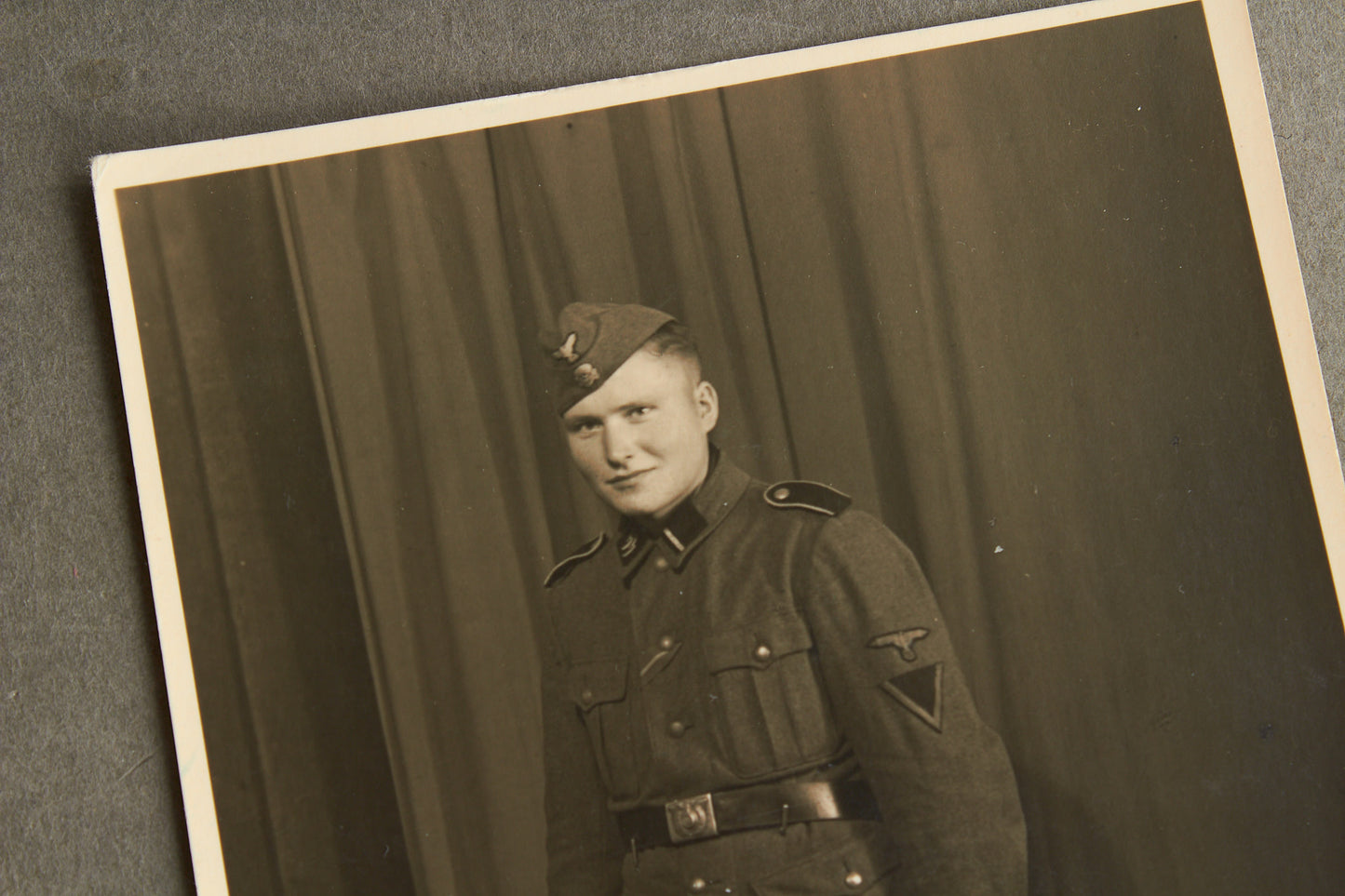 Waffen-SS Picture with Leningrad Death Card/Note on the back. Original.
