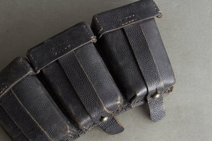 Black K98 Ammunition Pouch. Complete. With R.B.Nr. Original.