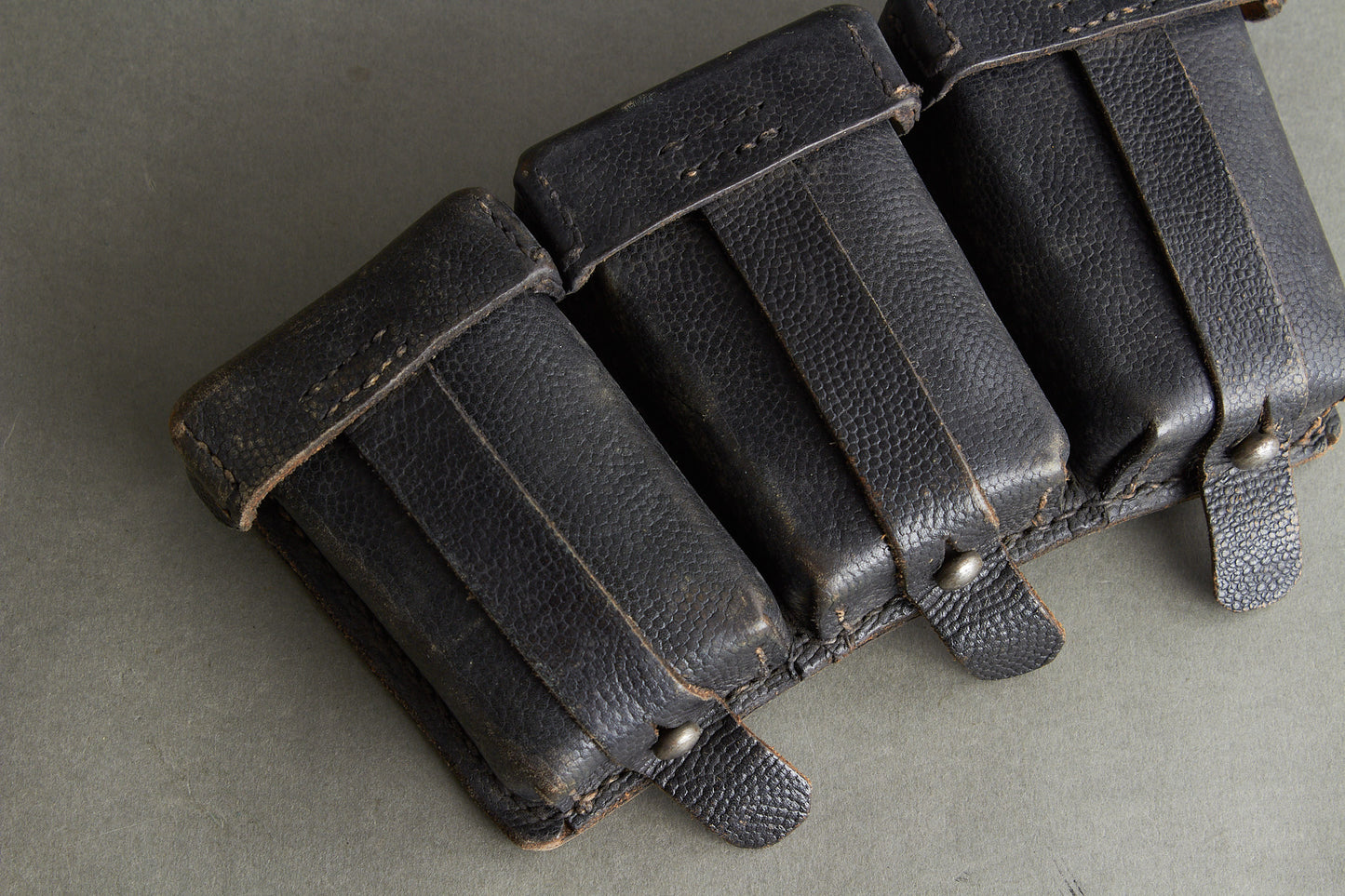 Black K98 Ammunition Pouch. Complete. With R.B.Nr. Original.