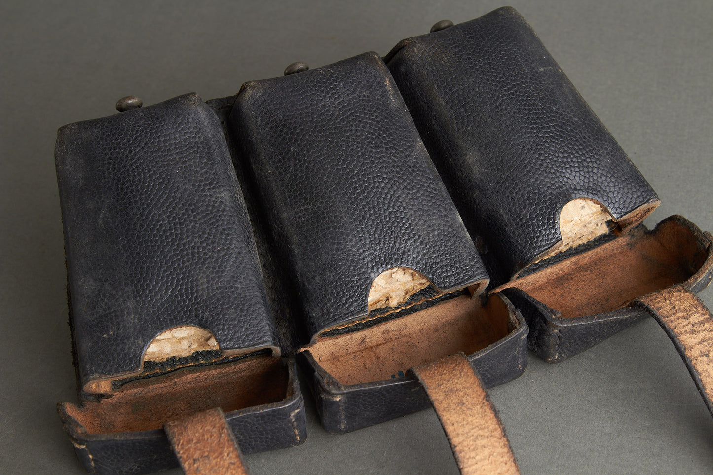 Black K98 Ammunition Pouch. Complete. With R.B.Nr. Original.