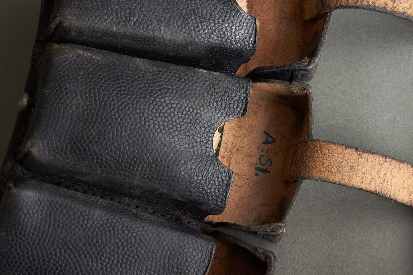 Black K98 Ammunition Pouch. Complete. With R.B.Nr. Original.
