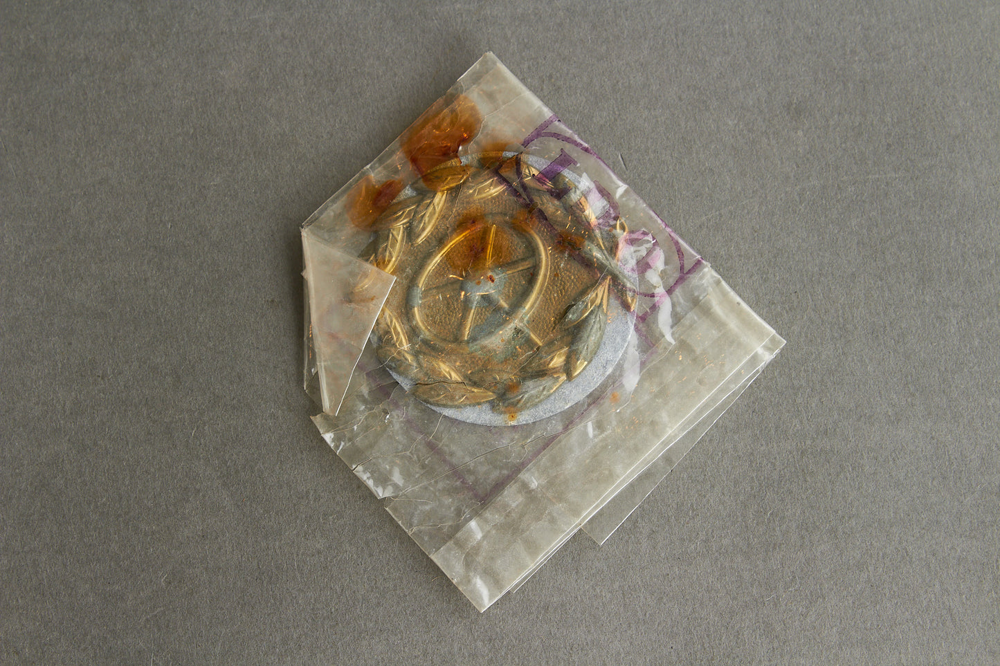 Drivers Badge "Kraftfahrbewährungsabzeichen in Gold". In LDO Zelluloid Bag. Original.
