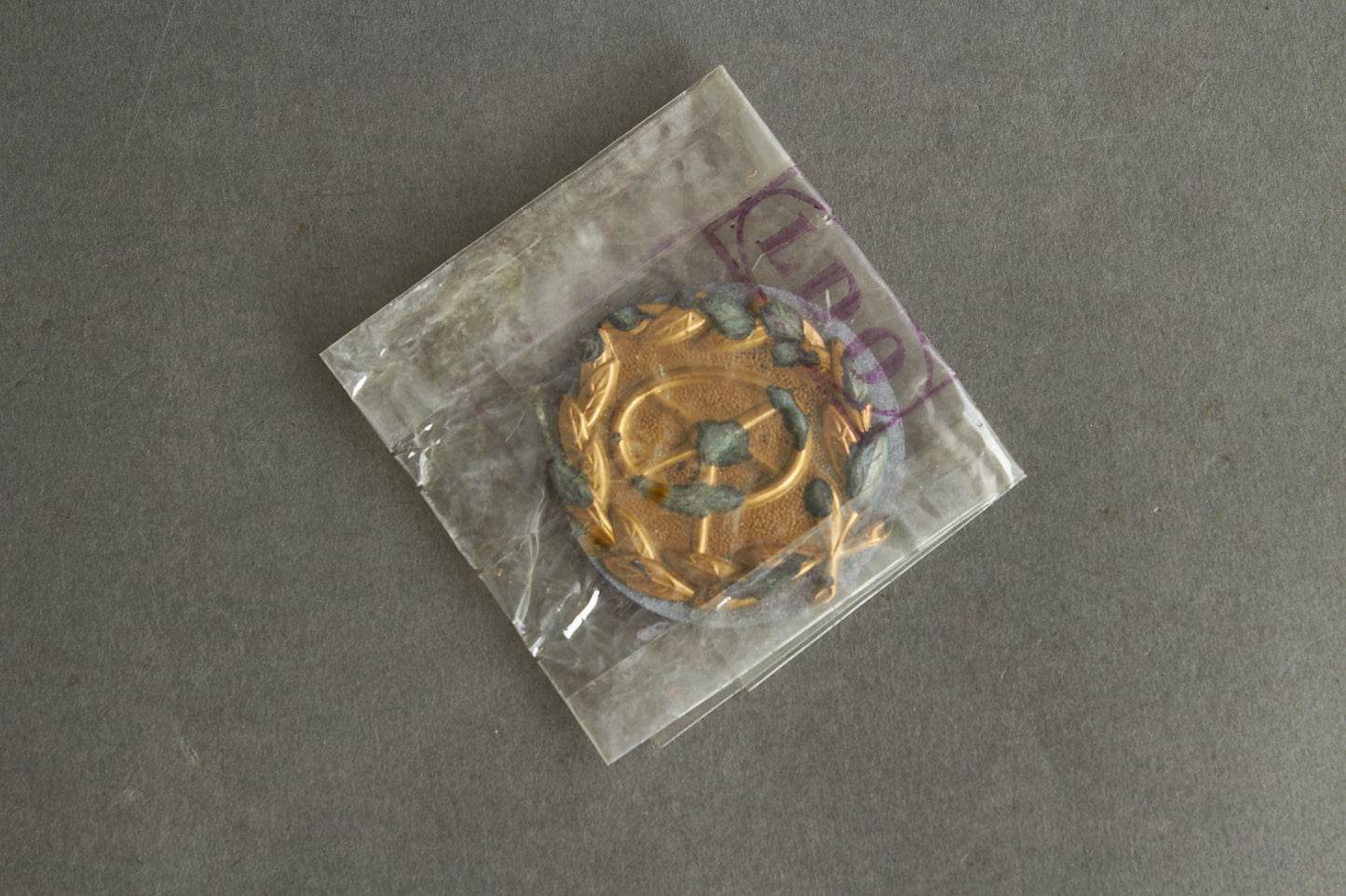 Drivers Badge "Kraftfahrbewährungsabzeichen in Gold". In LDO Zelluloid Bag. Original.