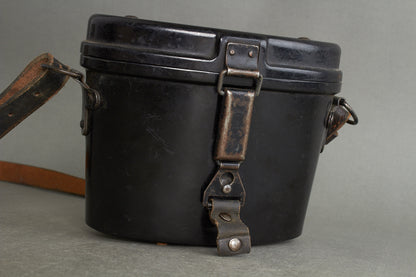 Heer 6×30 binoculars "Dienstglas" by ddx. Complete set with bakelite case and carrying strap. Original.