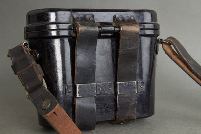 Heer 6×30 binoculars "Dienstglas" by ddx. Complete set with bakelite case and carrying strap. Original.