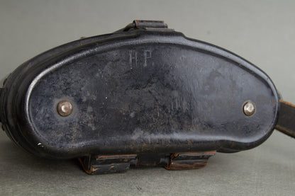 Heer 6×30 binoculars "Dienstglas" by ddx. Complete set with bakelite case and carrying strap. Original.