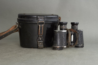 Heer 6×30 binoculars "Dienstglas" by ddx. Complete set with bakelite case and carrying strap. Original.