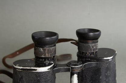 Heer 6×30 binoculars "Dienstglas" by ddx. Complete set with bakelite case and carrying strap. Original.