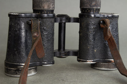 Heer 6×30 binoculars "Dienstglas" by ddx. Complete set with bakelite case and carrying strap. Original.