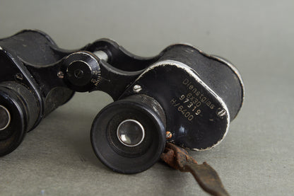 Heer 6×30 binoculars "Dienstglas" by ddx. Complete set with bakelite case and carrying strap. Original.
