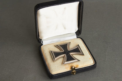 Iron Cross "Eisernes Kreuz" 1. Class in Box. Original.