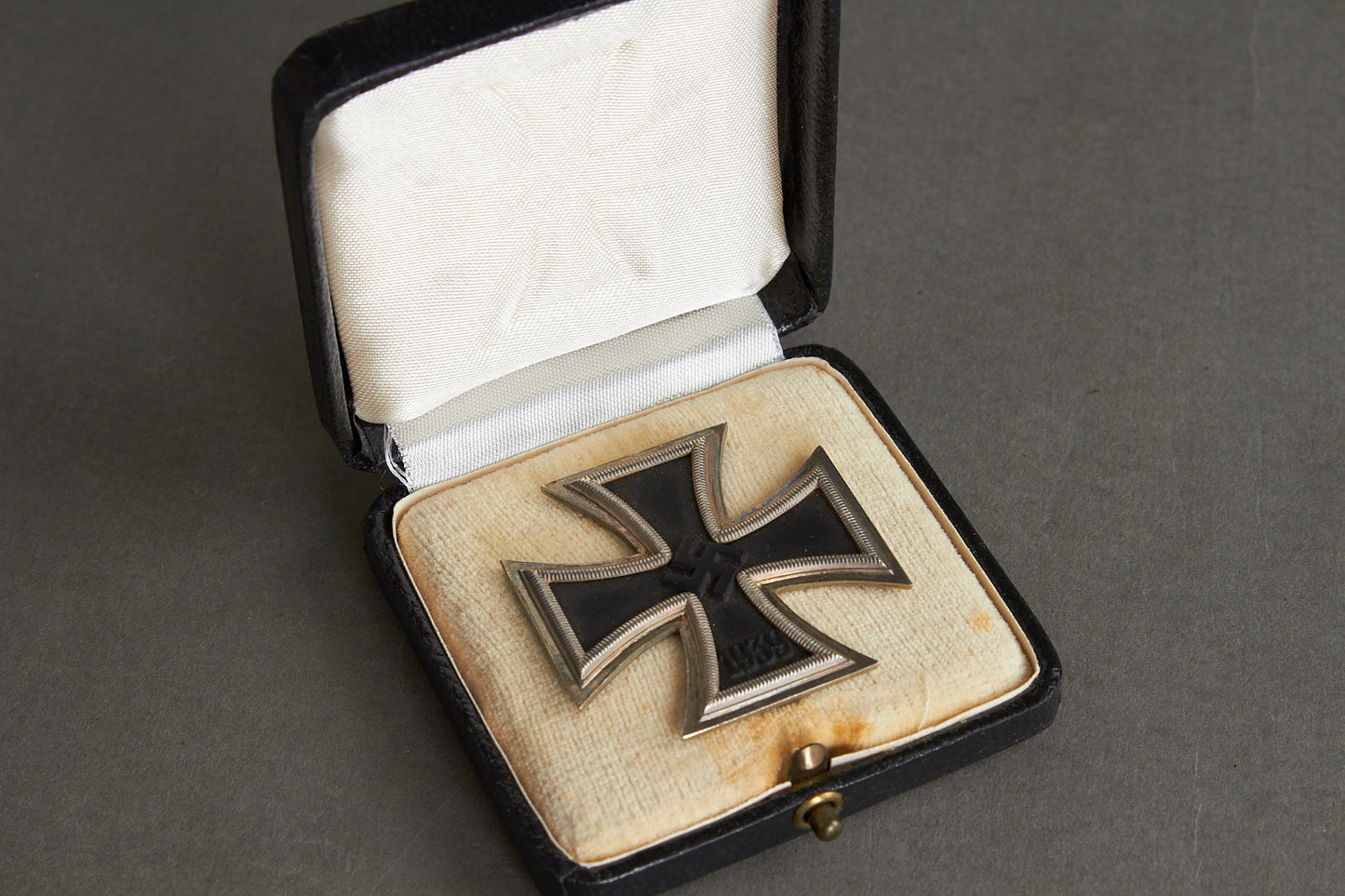 Iron Cross "Eisernes Kreuz" 1. Class in Box. Original.