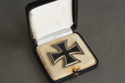 Iron Cross "Eisernes Kreuz" 1. Class in Box. Original.