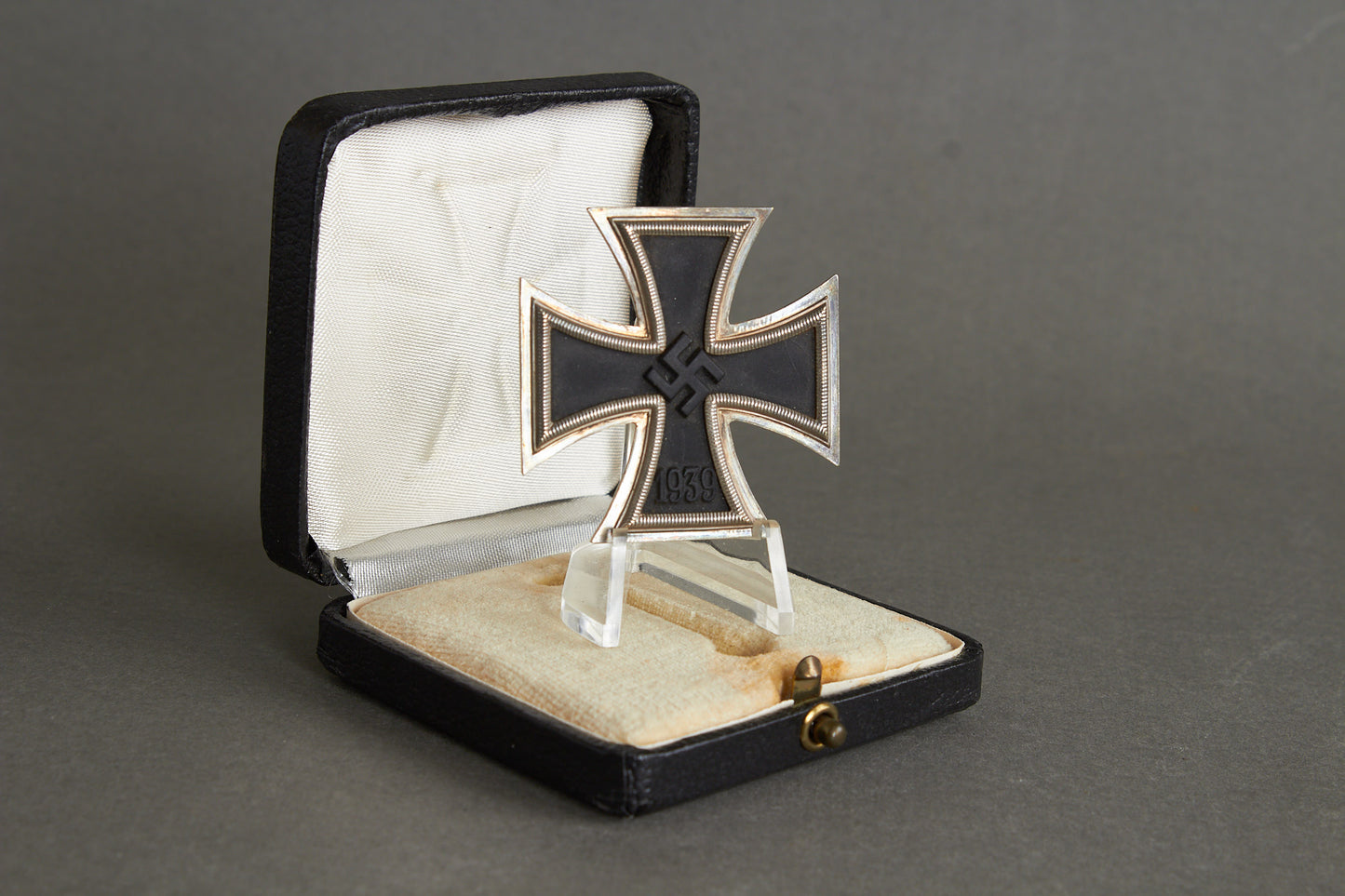 Iron Cross "Eisernes Kreuz" 1. Class in Box. Original.