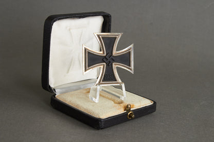 Iron Cross "Eisernes Kreuz" 1. Class in Box. Original.