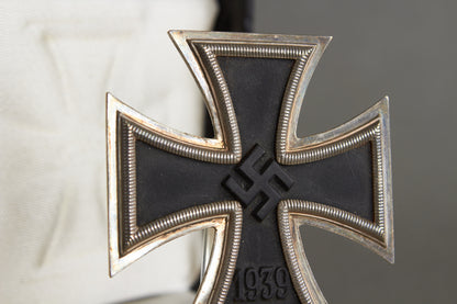 Iron Cross "Eisernes Kreuz" 1. Class in Box. Original.